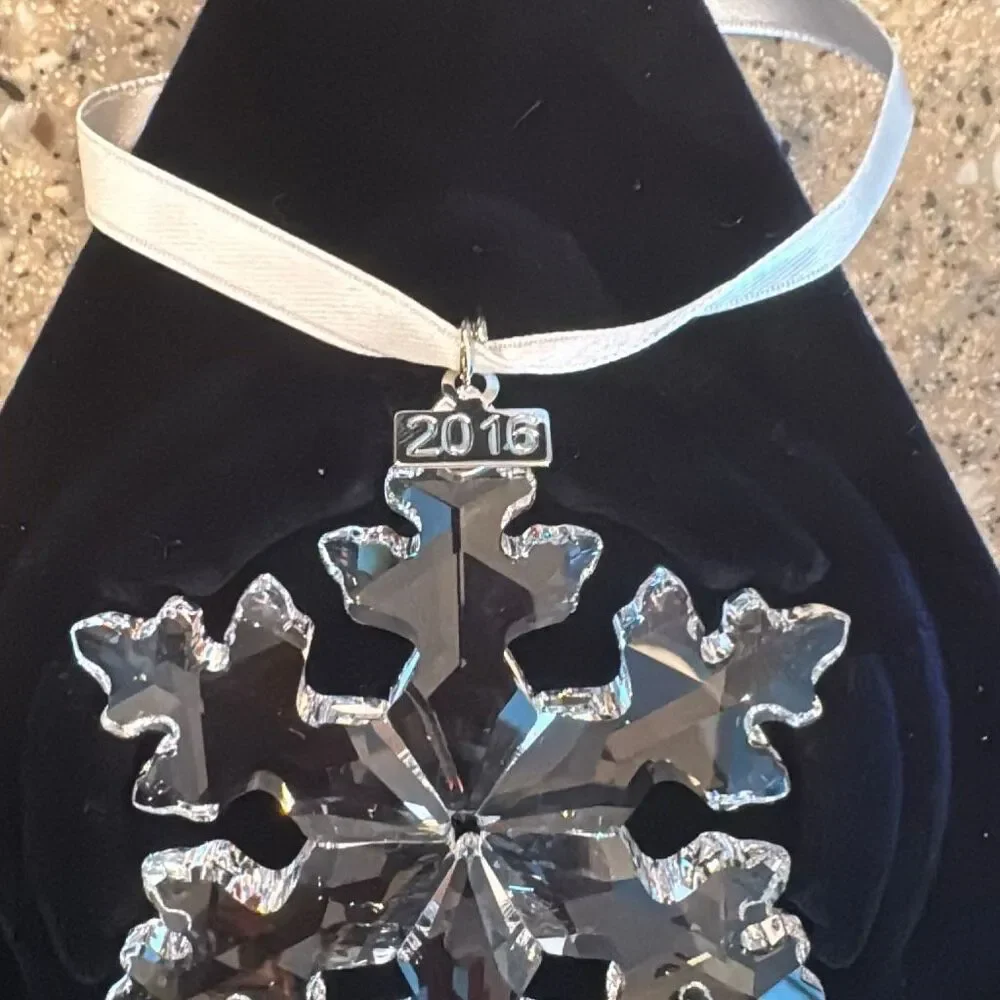 SWAROVSKI 2016 25th Anniversary 3-Piece Boxed Set Crystal Snowflake Ornaments